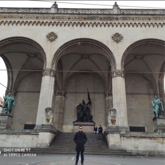 Meet your Posher, Donald - Picture 1 of 1